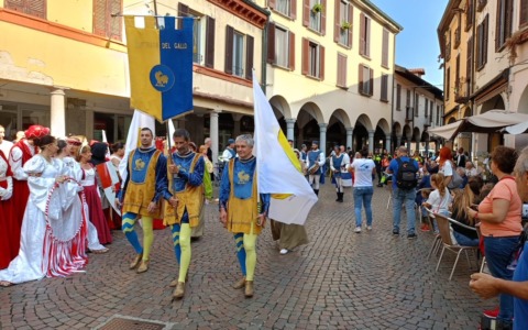 Contrade in sfilata e presentazione del Cencio