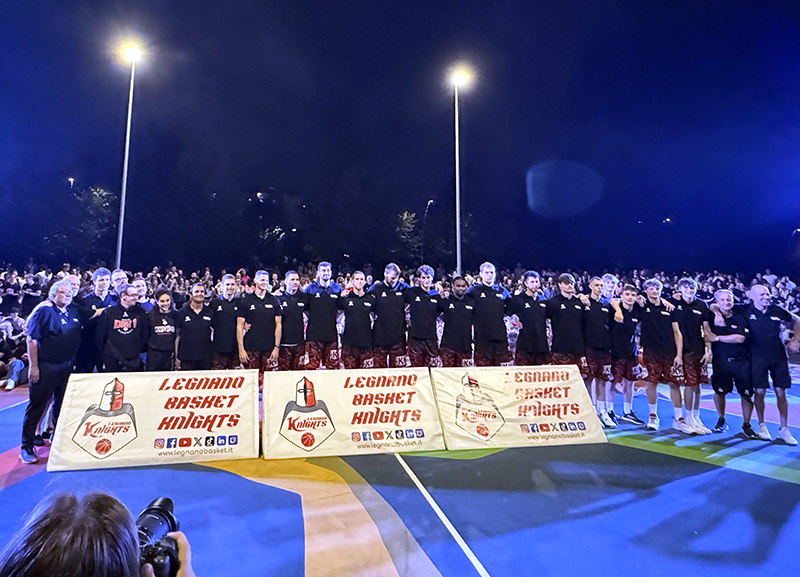 In 2mila alla festa di presentazione dei Knights