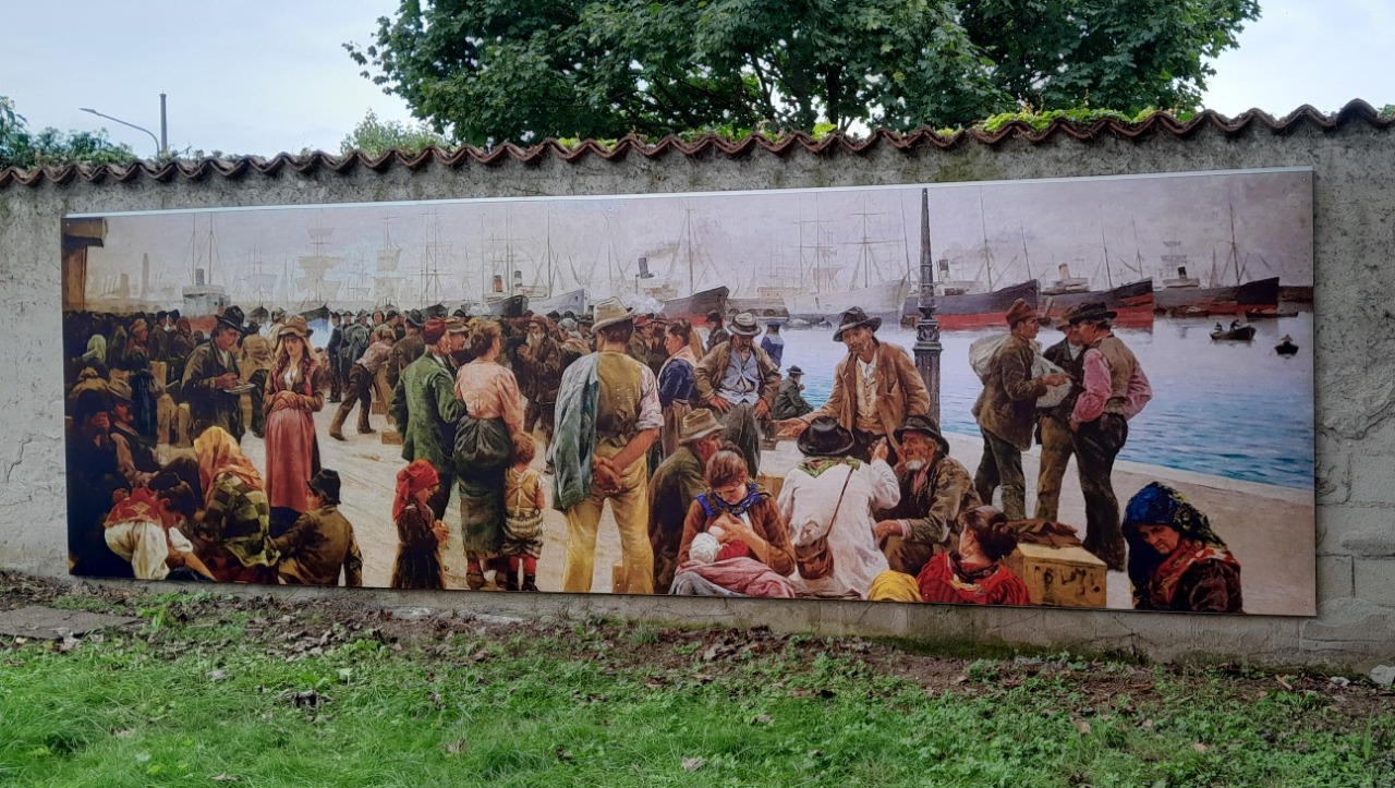 Un nuovo murale in paese per ricordare quando gli emigranti eravamo noi