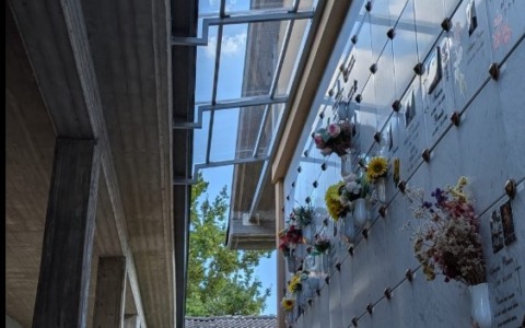 Nuova tettoia di protezione al cimitero