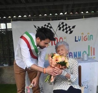 Compleanno speciale, Luigia Colombo ha spento 100 candeline
