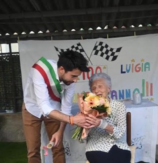 Compleanno speciale, Luigia Colombo ha spento 100 candeline