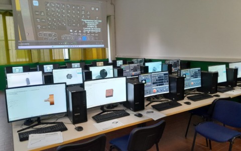 Raffica di furti all’Istituto Marcora: rubati computer e danni per migliaia di euro