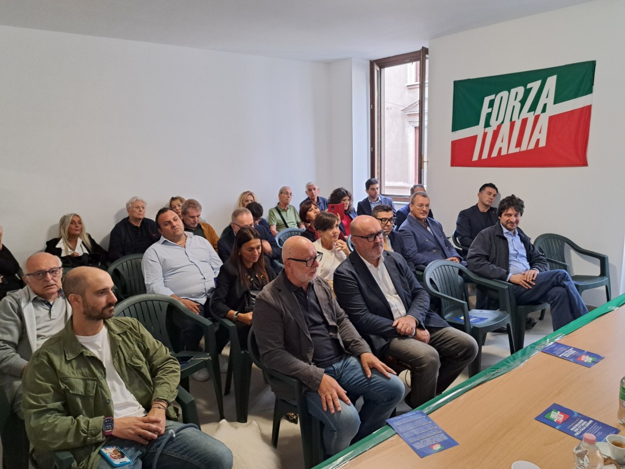 Forza Italia apre la nuova sede... e la campagna elettorale