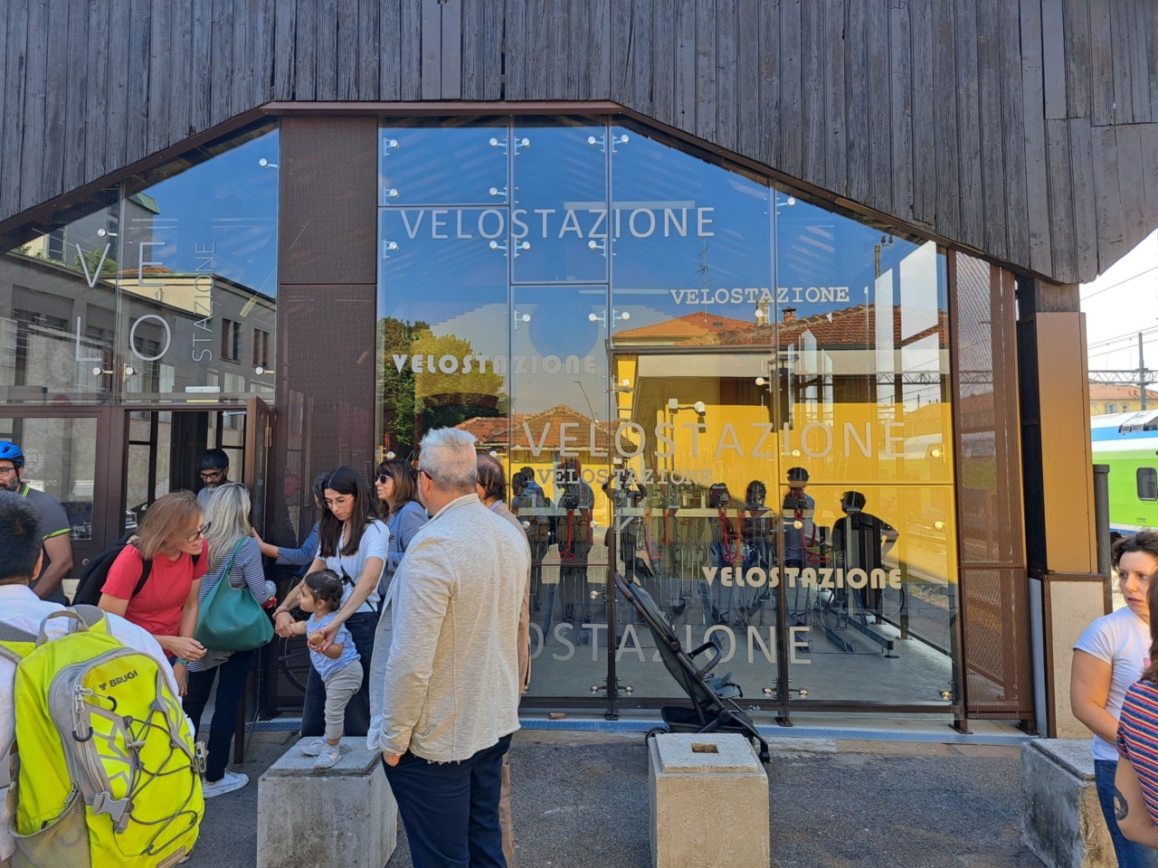 Inaugurata la velostazione: sarà aperta dalle 5 del mattino all'1 di notte