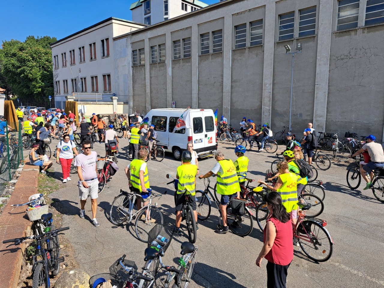 Inaugurata la velostazione: sarà aperta dalle 5 del mattino all'1 di notte
