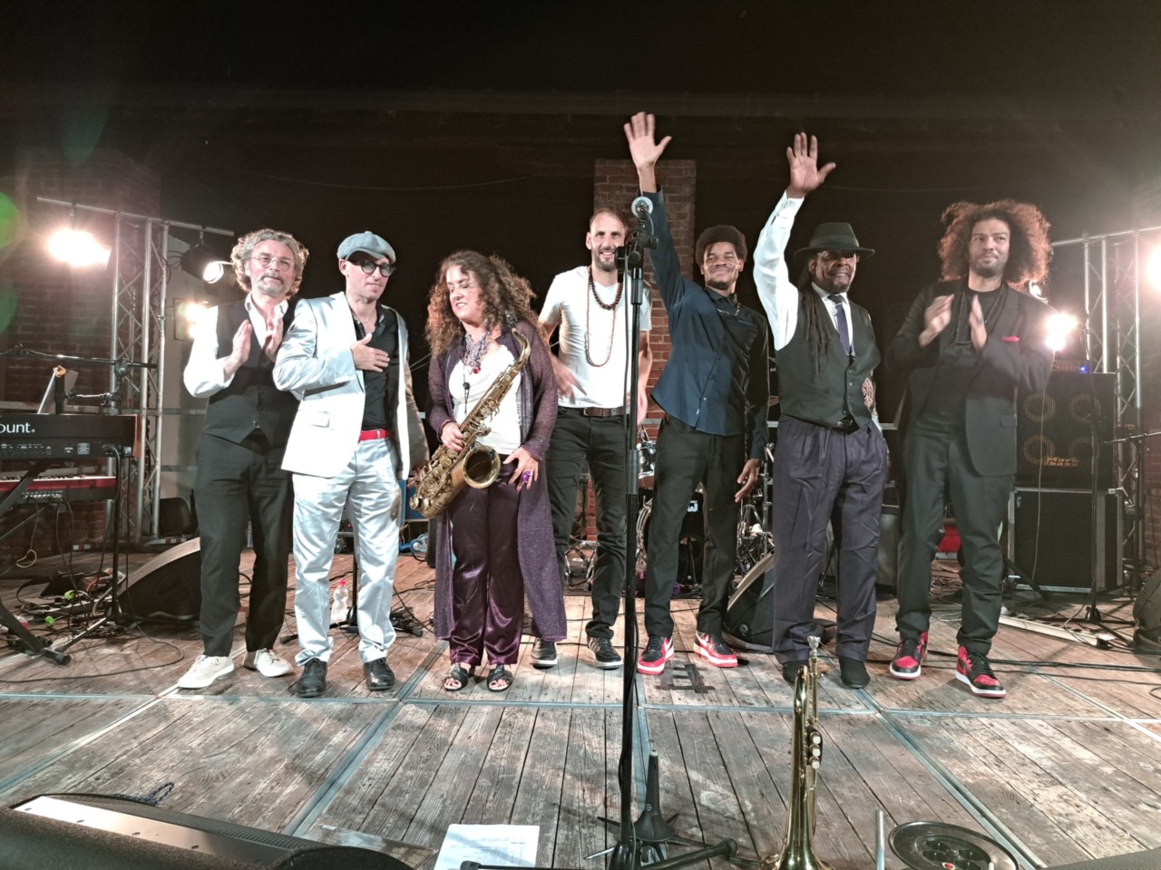 La Boney Fields Band accende il Castello facendo ballare tutti