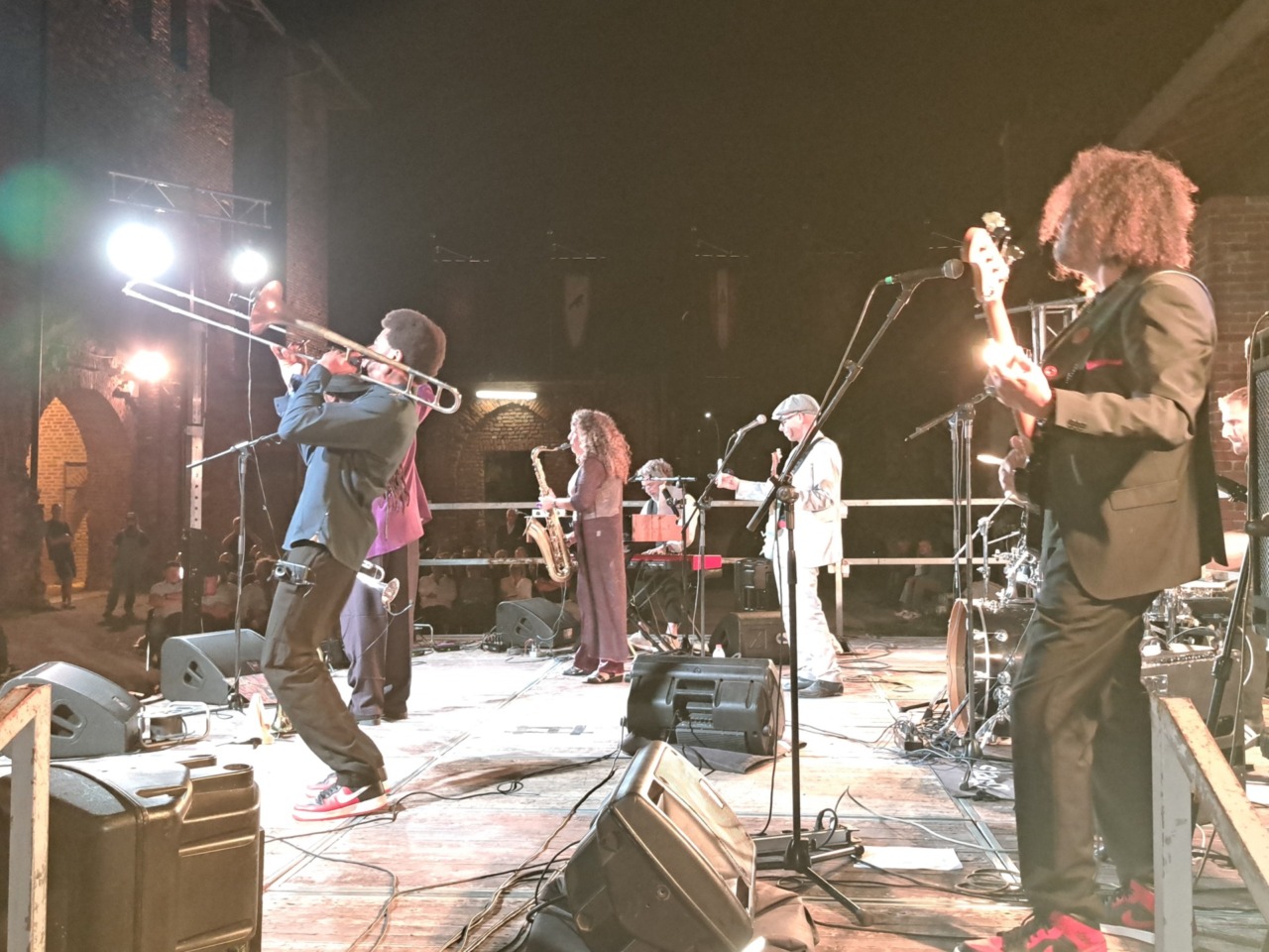 La Boney Fields Band accende il Castello facendo ballare tutti