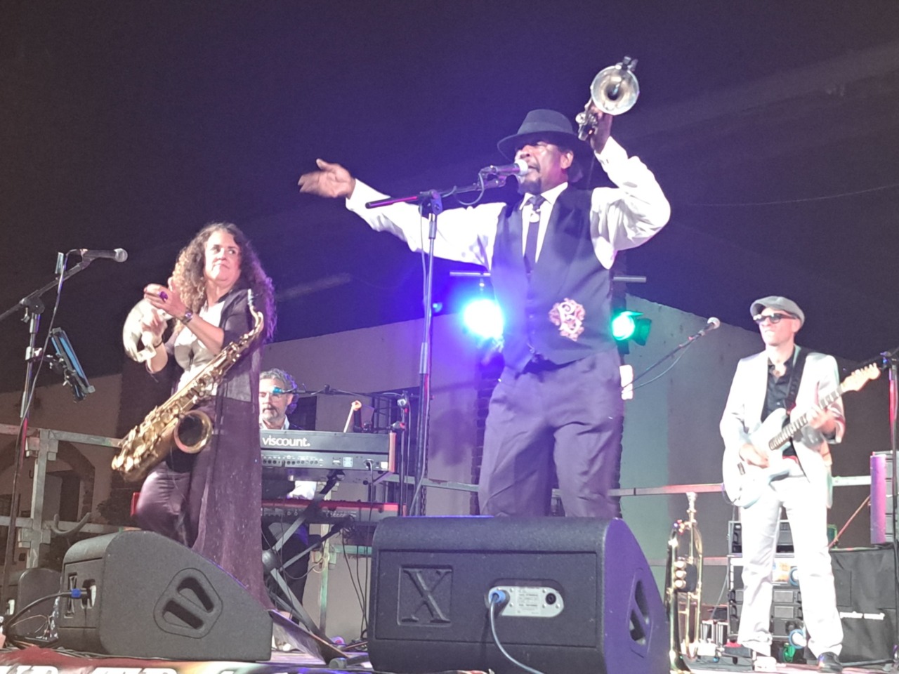 La Boney Fields Band accende il Castello facendo ballare tutti