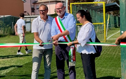 Inaugurato il nuovo campo in erba sintetica