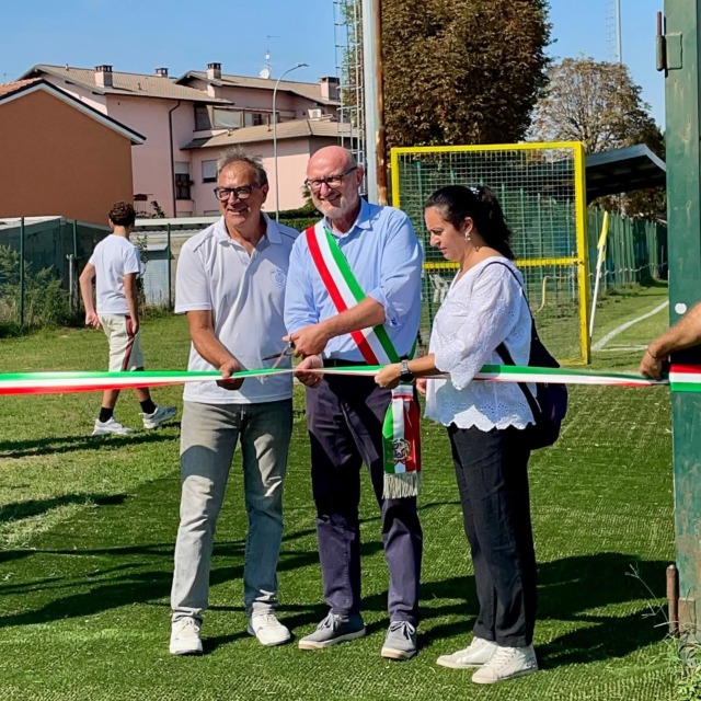 Inaugurato il nuovo campo in erba sintetica