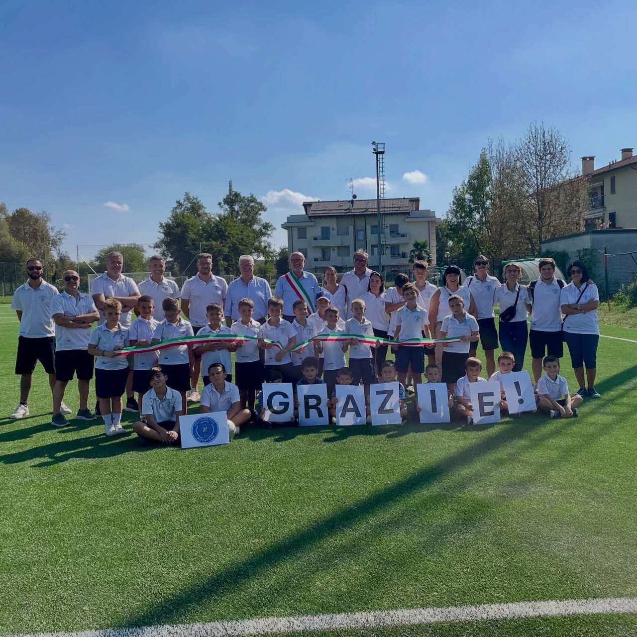 Inaugurato il nuovo campo in erba sintetica