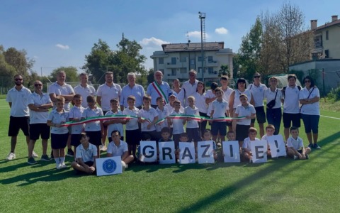 Inaugurato il nuovo campo in erba sintetica