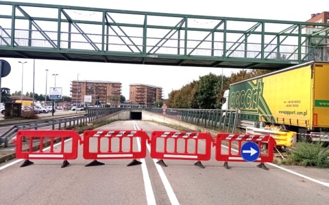 Ancora chiuso il sottopasso della Varesina in via Kennedy per allagamento