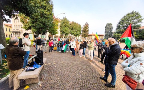 Presidio per la pace in piazza: presente anche Paolo Romano imbarcatosi sulla Flotilla