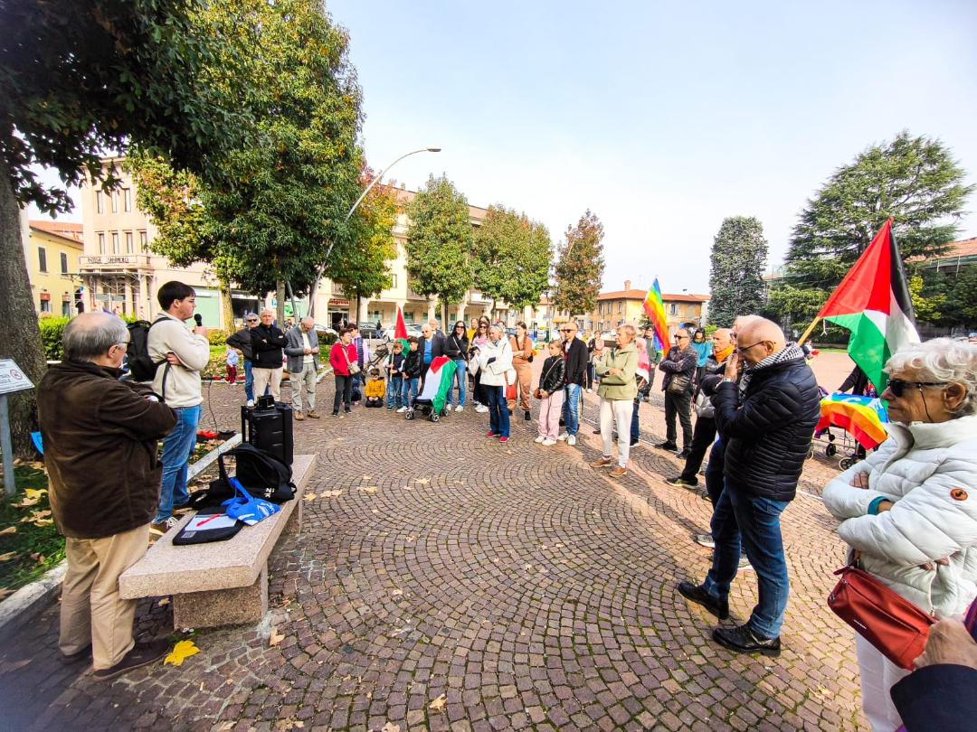 Presidio per la pace in piazza: presente anche Paolo Romano imbarcatosi sulla Flotilla