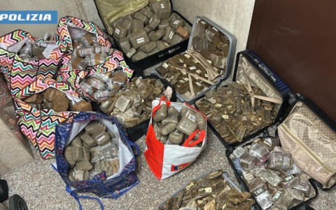 La Polizia di Stato arresta due persone e sequestra 220 kg di hashish