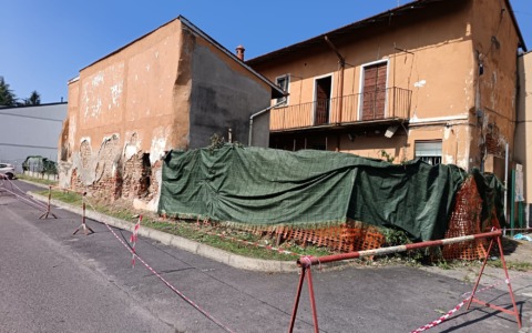 Parcheggio chiuso dopo il crollo dell’immobile