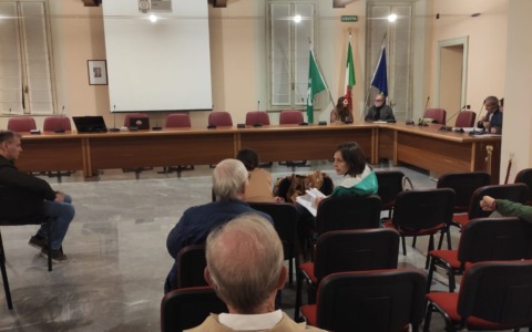 Consulta Urbanistica, l’affondo di Coerenza: “Maggioranza assente, evita il confronto”