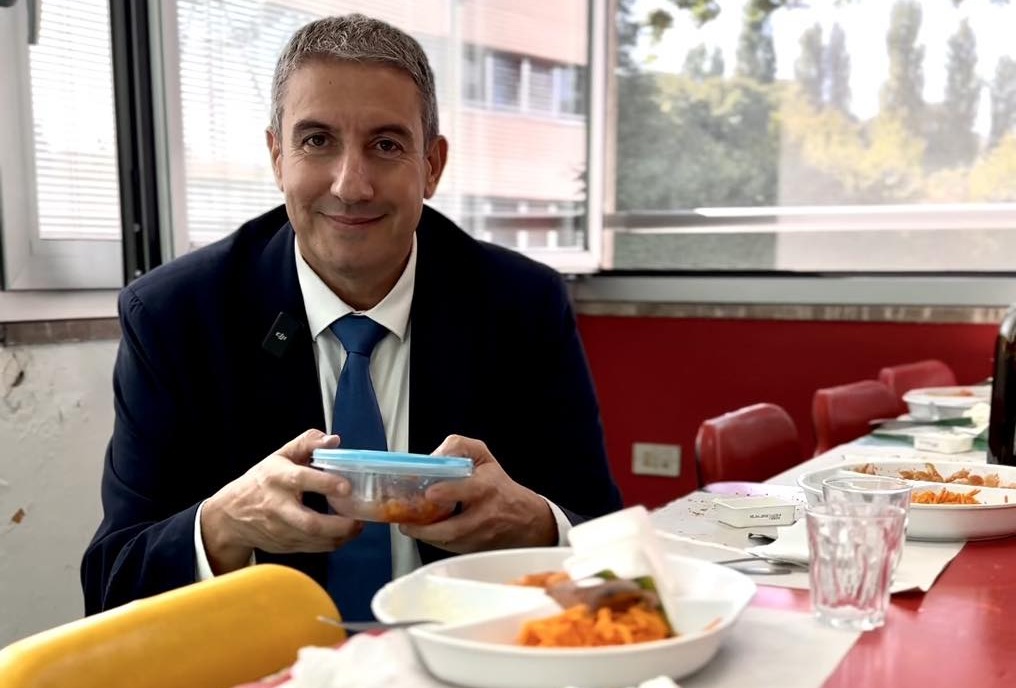 Zero sprechi con «RiCibiAmo Corbetta»: avviata la distribuzione gratuita ai cittadini degli alimenti avanzati dalle mense scolastiche