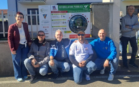 Inaugurato un nuovo defibrillatore automatico