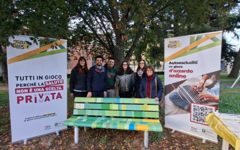 Inaugurata la panchina contro il rischio del gioco d’azzardo patologico