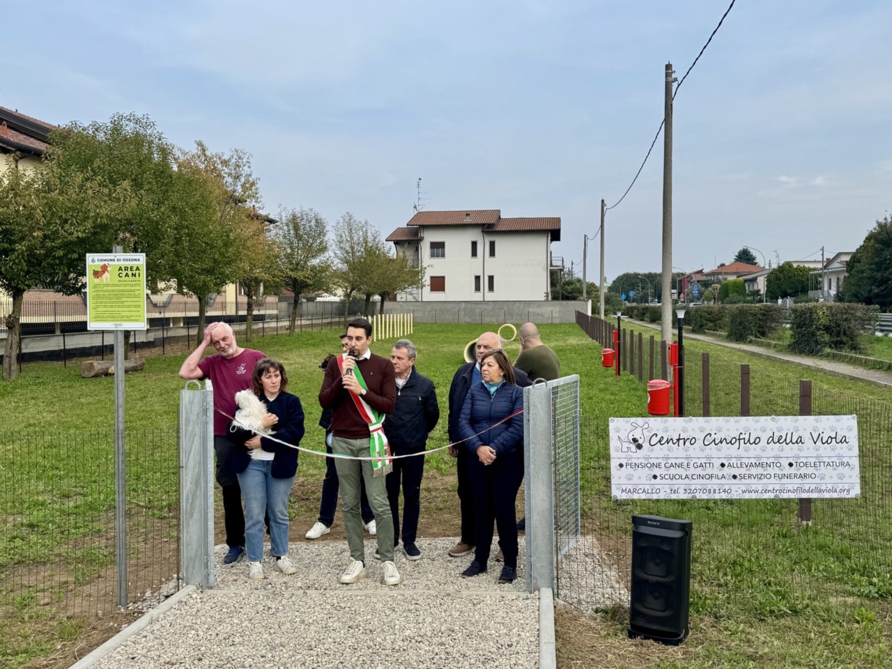 Inaugurata la nuova area di sgambamento per i cani