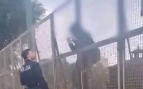 42enne minaccia di buttarsi da un cavalcavia: salvato dalla Polizia
