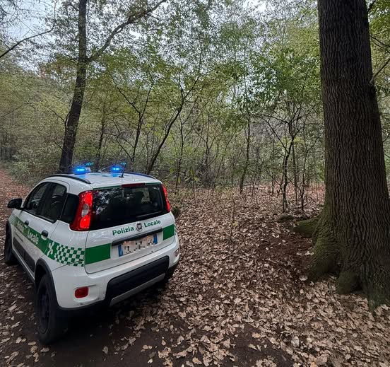Controlli della Polizia Locale nei boschi: recuperati tre telefoni cellulari, quasi sicuramente utilizzati per attività di spaccio