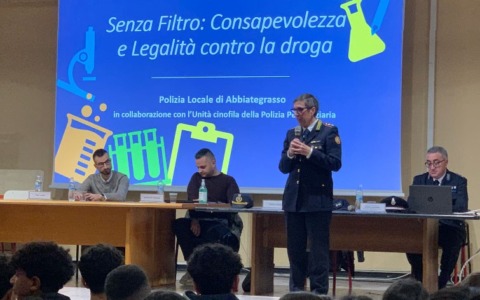 La Polizia Locale sale in cattedra al Bachelet