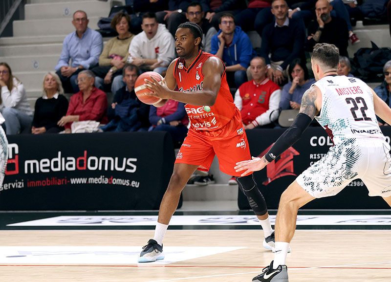 I Knights vincono in scioltezza contro Omegna
