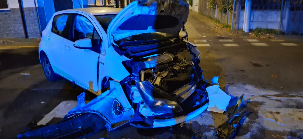 Incidente tra due auto, quattro persone coivolte