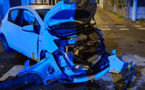 Incidente tra due auto, quattro persone coivolte