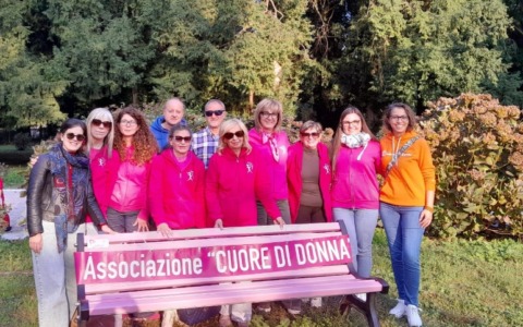 Inaugurata la panchina rosa della prevenzione
