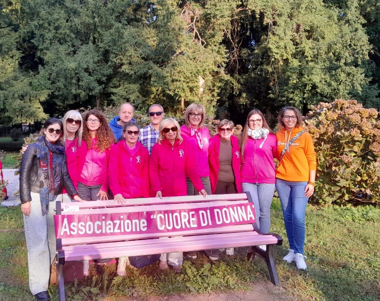 Inaugurata la panchina rosa della prevenzione