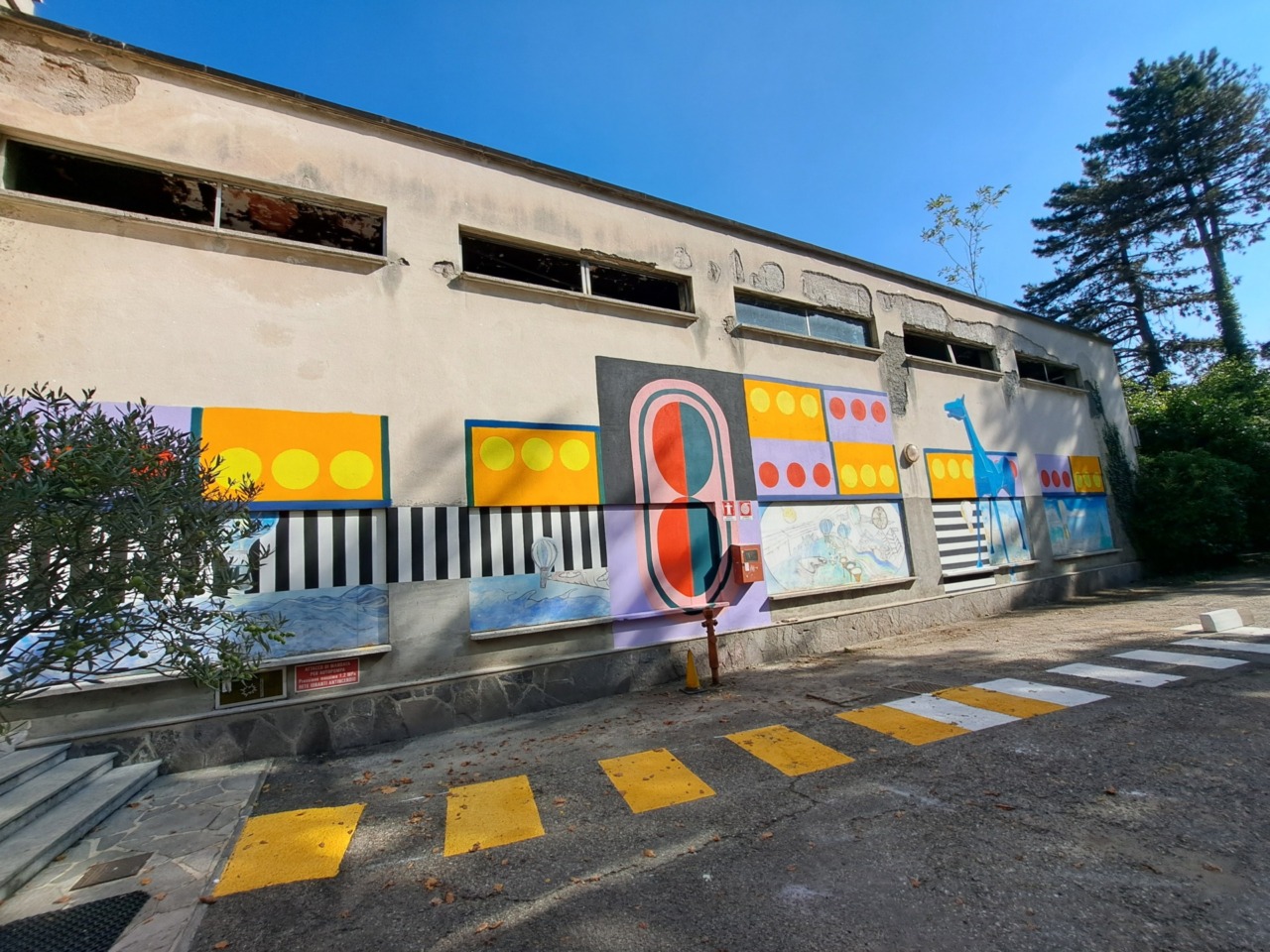 Marco Cavallo all'ingresso del Cps: inaugurato il murale inclusivo