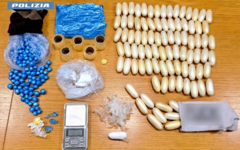 Oltre un chilo di cocaina nascosto in un calzino
