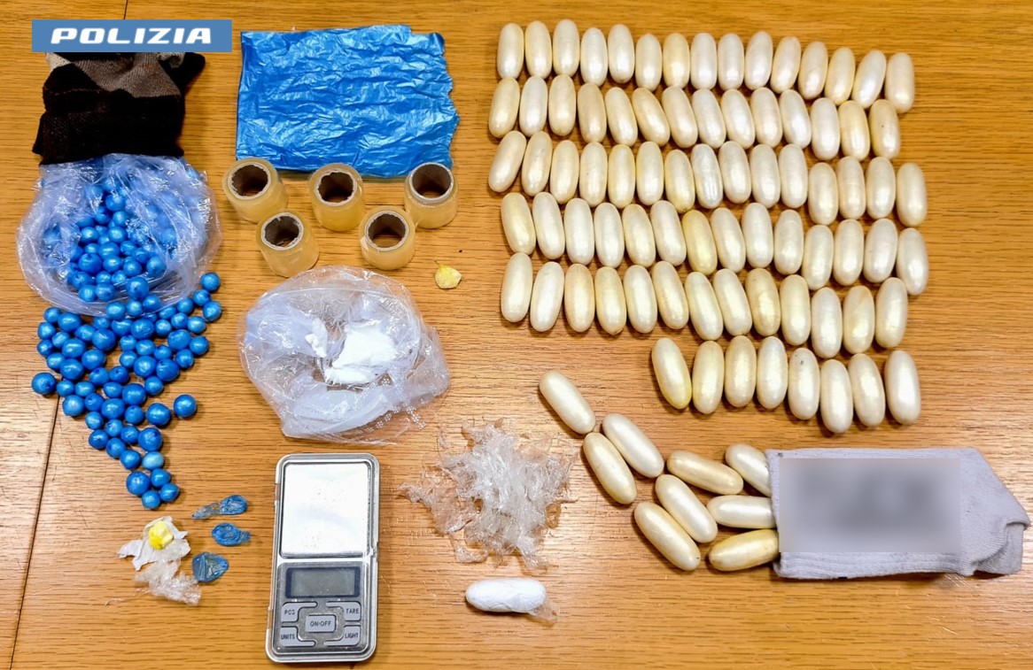 Oltre un chilo di cocaina nascosto in un calzino