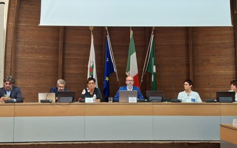 Lavoratori e istituzioni uniti: “Niente licenziamenti all’Nms”