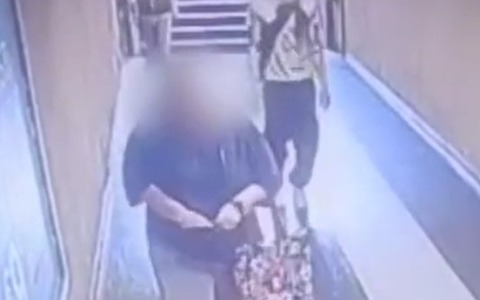 Scippa  la collanina in metropolitana: fermato un 23enne