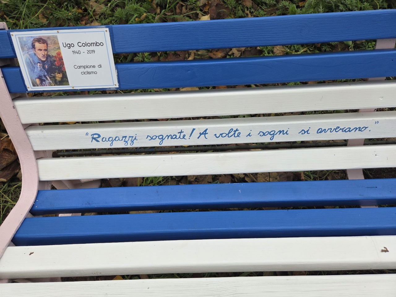 Inaugurata la panchina in memoria di Ugo Colombo