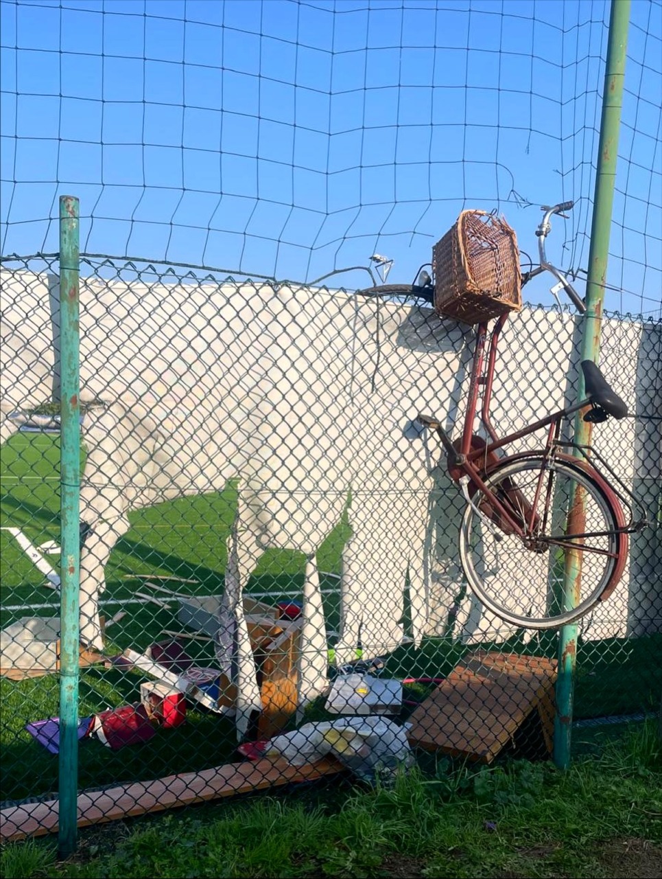 Vandali al campo da calcio