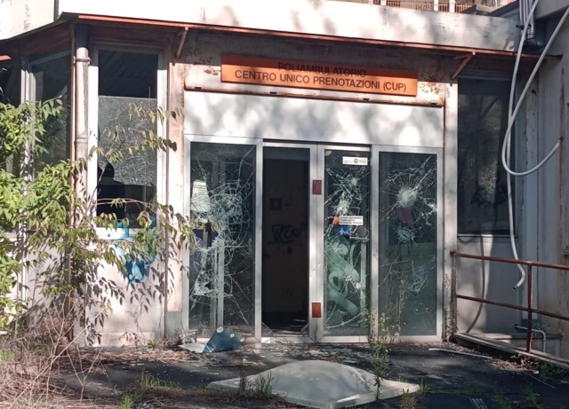 Dentro il Santa Corona: sanatorio, ospedale e ora hotel dei disperati