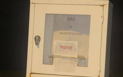 Defibrillatori in paese: “Troppi non funzionano. Fallimento amministrativo che mette a rischio vite”