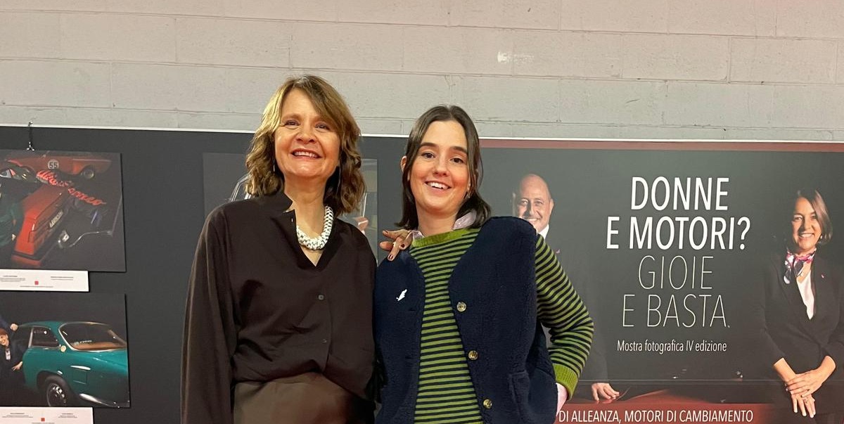 “Uomini a fianco delle donne”: la parità in una mostra