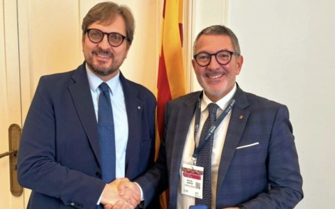 Lombardia e Catalogna unite per l’industria chimica: alleanza strategica tra Guidesi e Sàmper