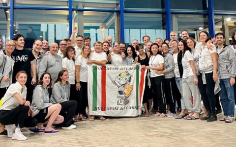 I Nuotatori del Carroccio si tuffano in acqua e cominciano una nuova stagione