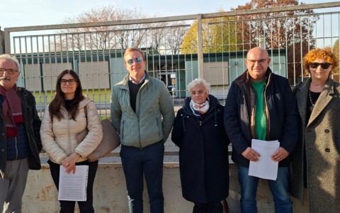 Le opposizioni: “Riaprite la vecchia scuola di via dei Boschi”