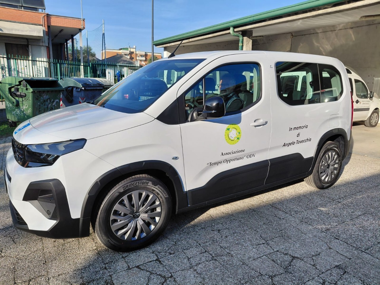 In memoria di Angelo Tavecchia un’auto per i servizi sociali