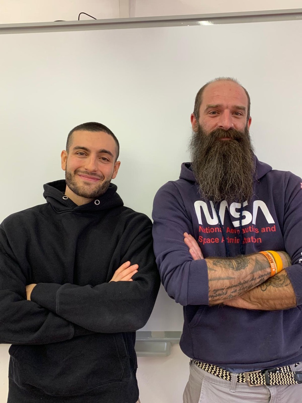 Un medico in stazione e test clinici per chi ha bisogno di aiuto